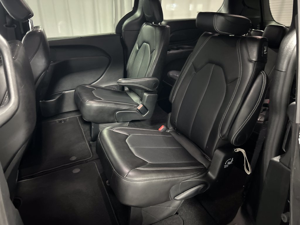 Used 2026 Chrysler Pacifica Select FWD image 23