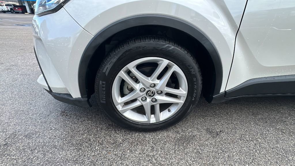 Used 2021 Toyota C-HR LE image 9