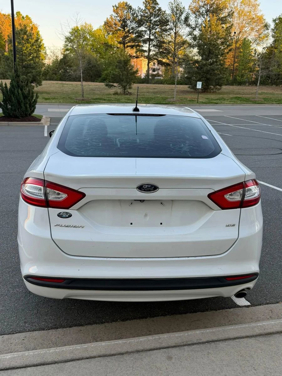 Used 2015 Ford Fusion SE image 9