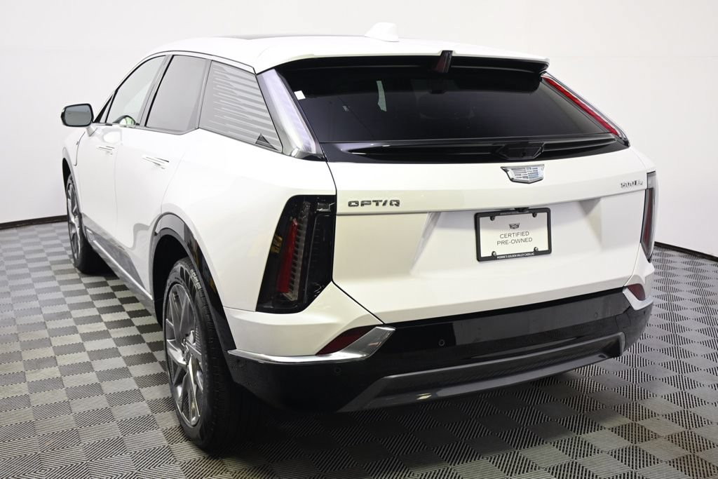 Certified 2025 Cadillac Optiq Luxury 2 w/ LPO, Floor Liner Package AWD/4WD image 4