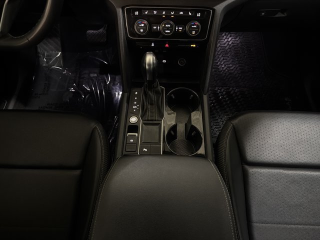 Used 2022 Volkswagen Atlas Cross Sport SE FWD image 34