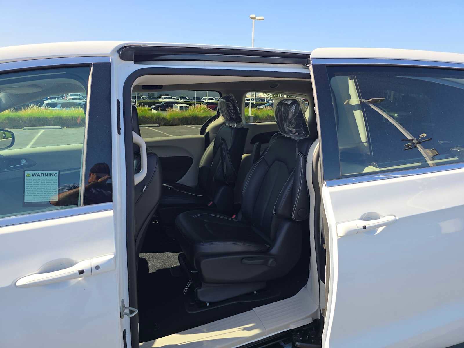 Used 2024 Chrysler Pacifica Limited FWD image 17