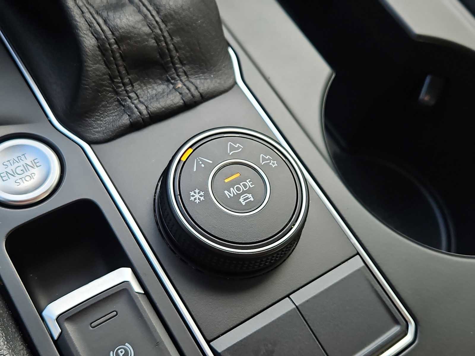 Used 2019 Volkswagen Atlas SE w/ Towing Package image 16