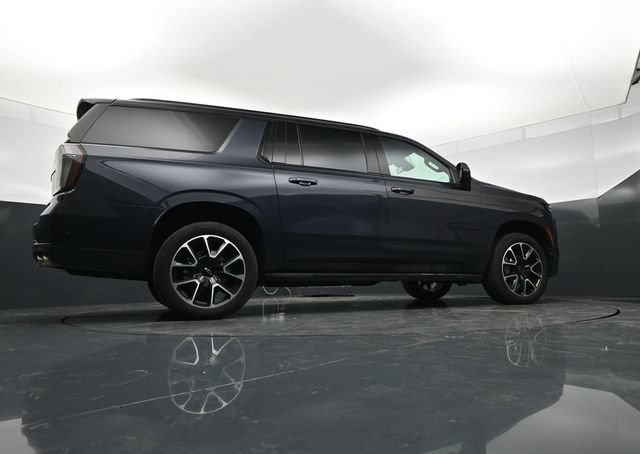 Used 2026 Chevrolet Suburban RST w/ Comfort Package AWD/4WD image 24