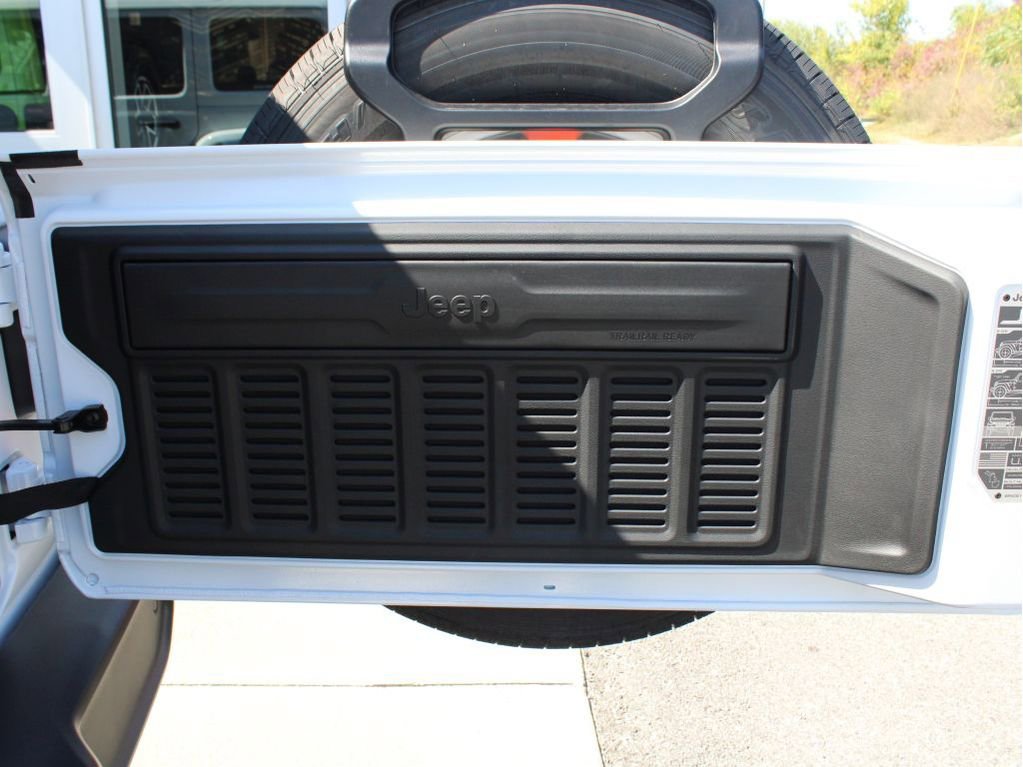 New 2025 Jeep Wrangler Sahara image 27