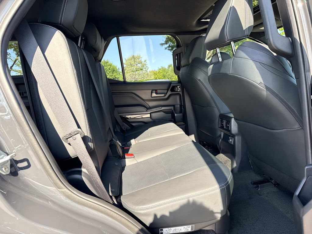 Used 2025 Toyota 4Runner Limited AWD/4WD image 22
