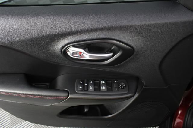 Used 2021 Jeep Cherokee Trailhawk AWD/4WD image 13