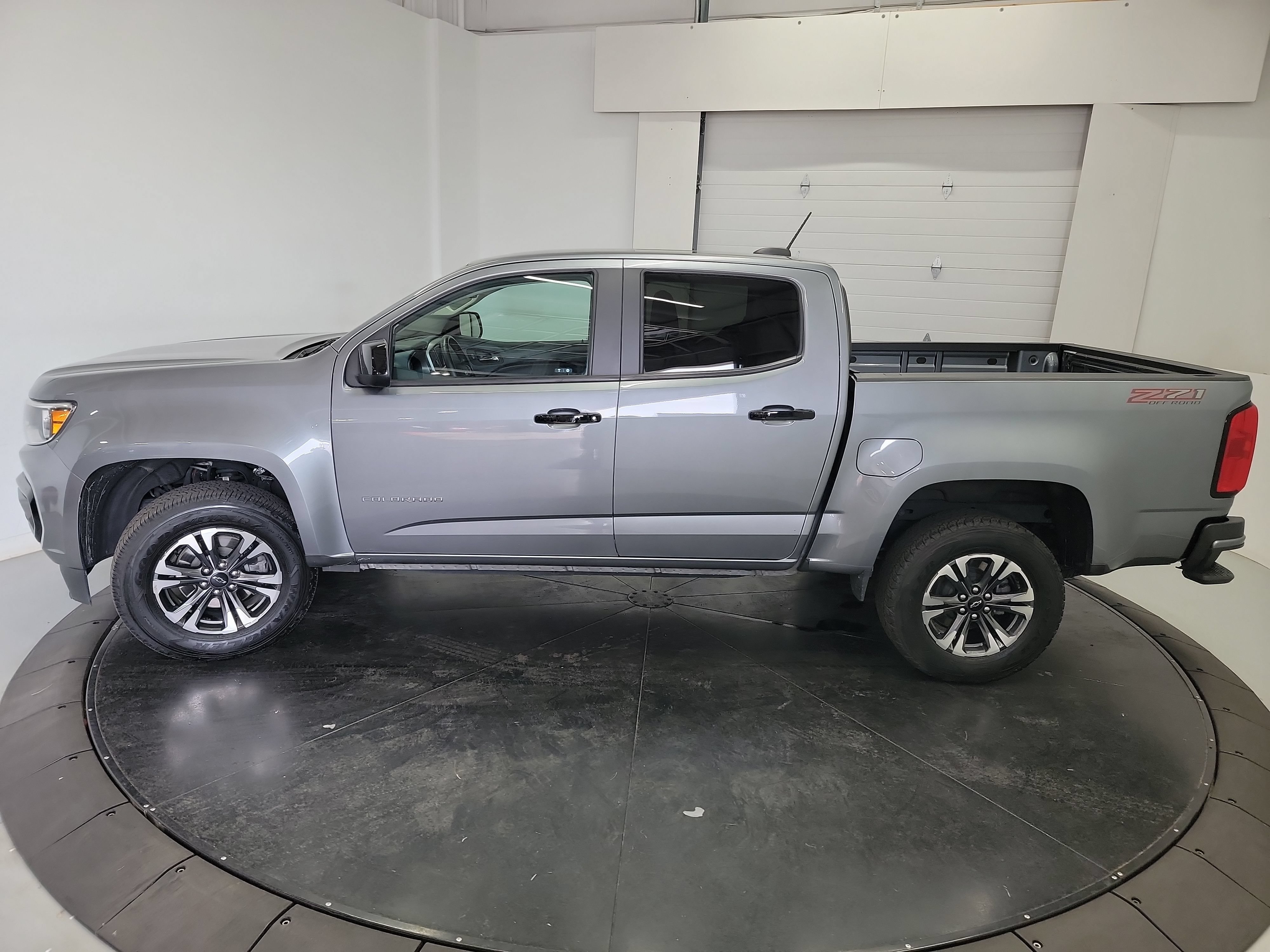 Used 2022 Chevrolet Colorado Z71 AWD/4WD image 4