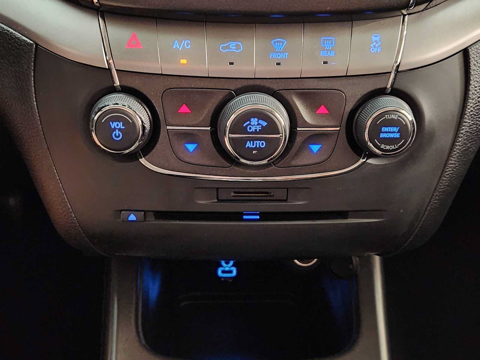 Used 2018 Dodge Journey Crossroad FWD image 17