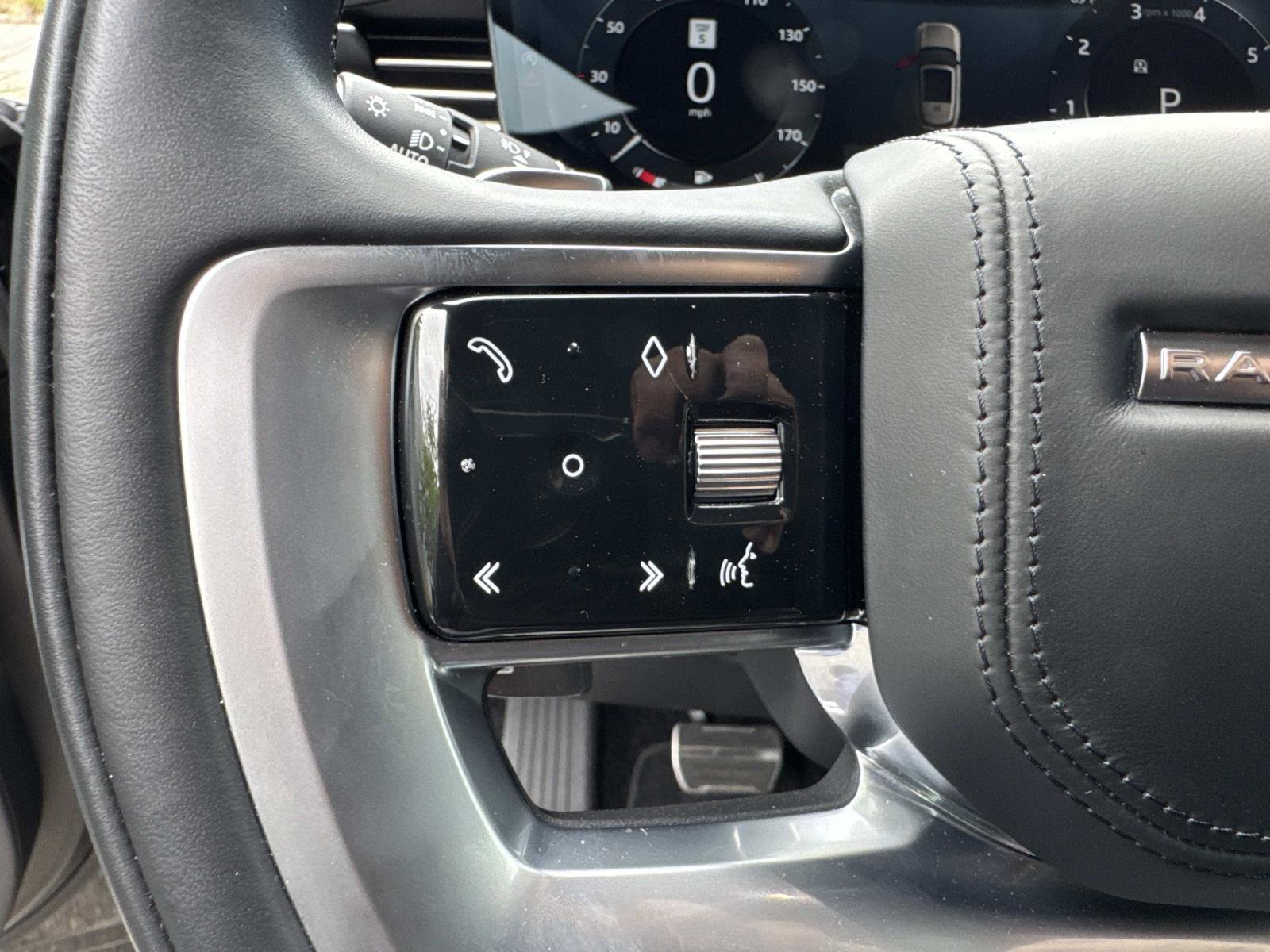 Used 2023 Land Rover Range Rover SE image 32