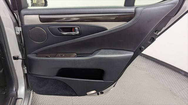 Used 2014 Lexus LS 460 w/ Comfort Package RWD image 19