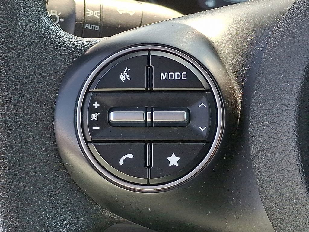 Certified 2023 Kia Soul LX w/ LX Technology Package FWD image 16