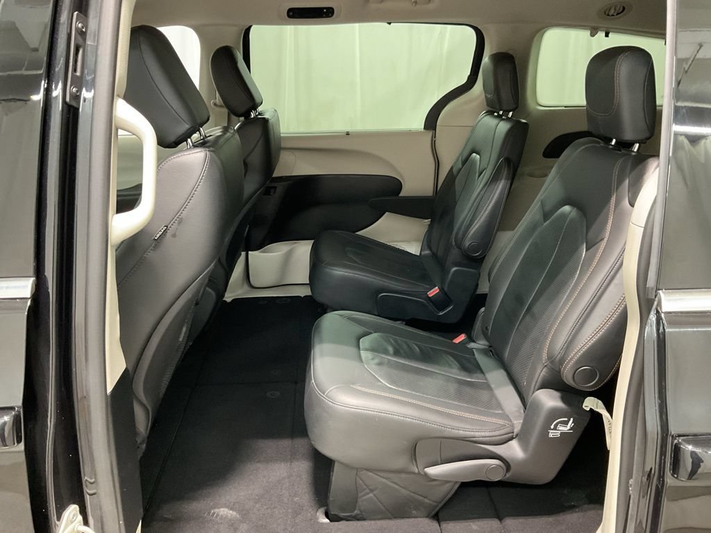 Used 2020 Chrysler Pacifica Touring-L FWD image 20