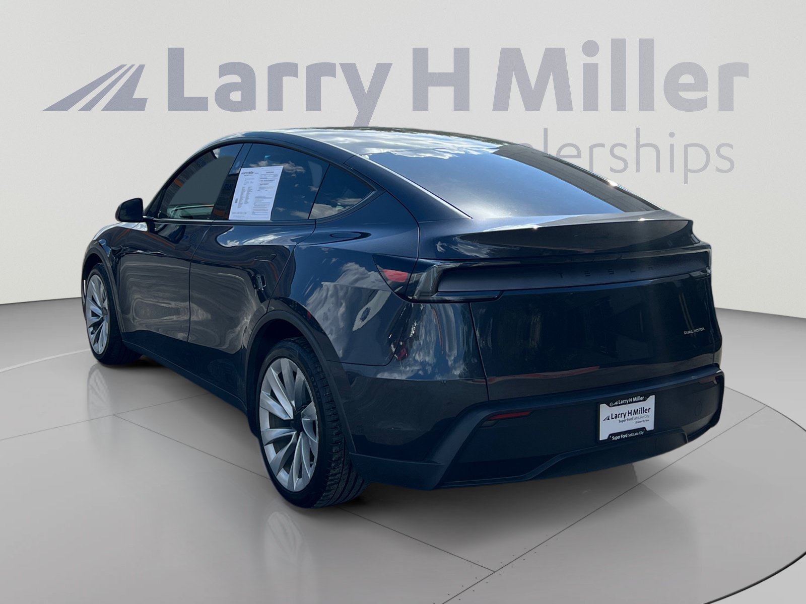 Used 2026 Tesla Model Y Long Range AWD/4WD image 3