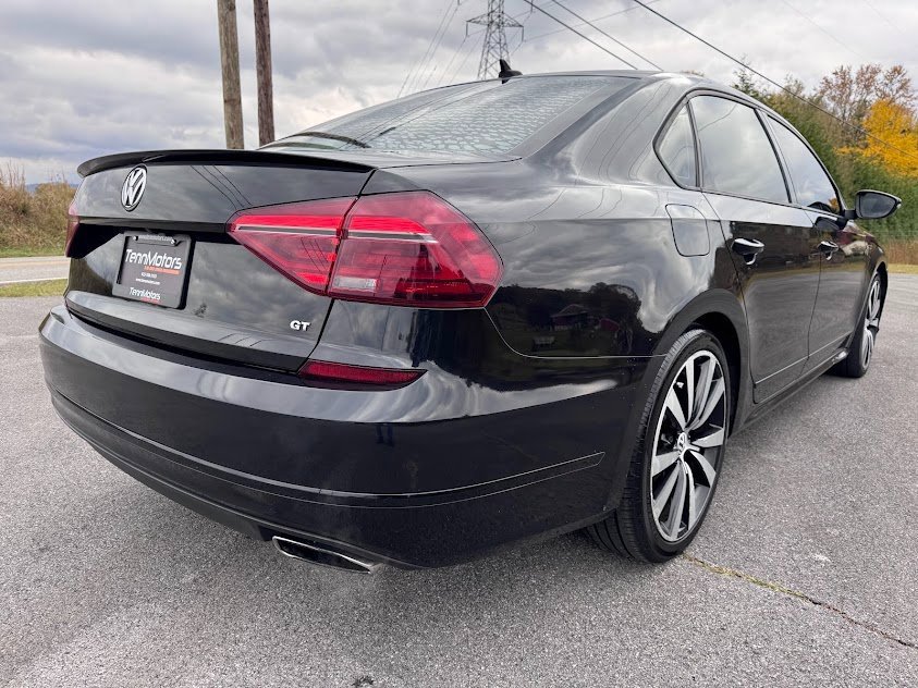 Used 2018 Volkswagen Passat 3.6 image 35