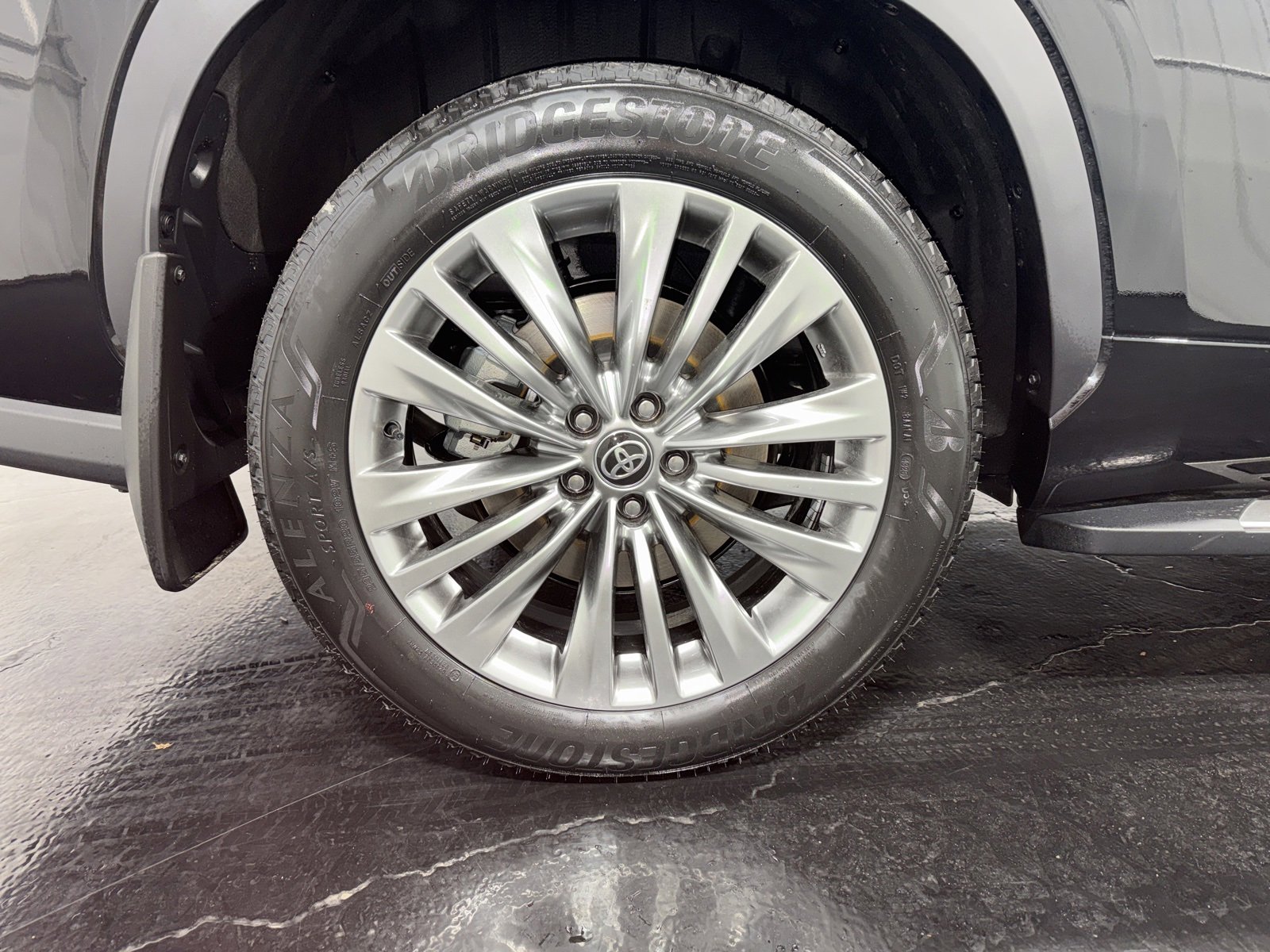 New 2026 Toyota Highlander Platinum image 8