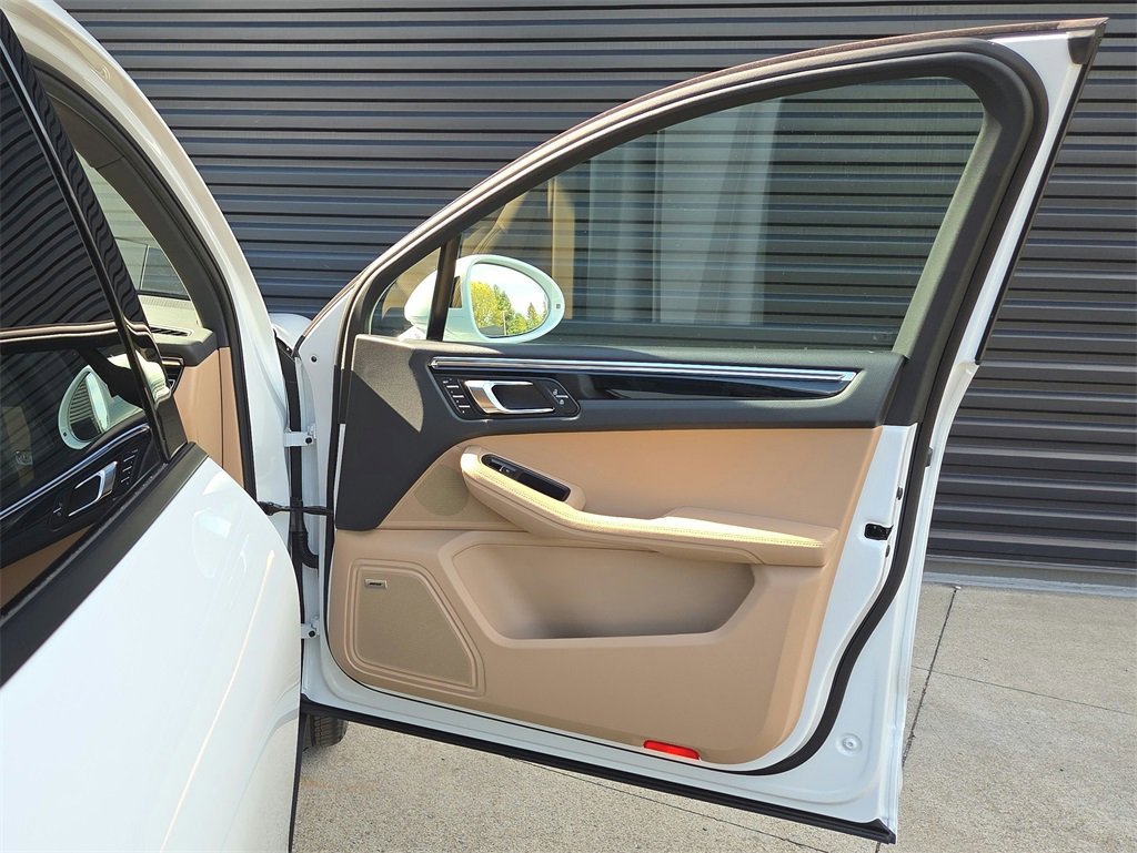 New 2026 Porsche Macan image 20