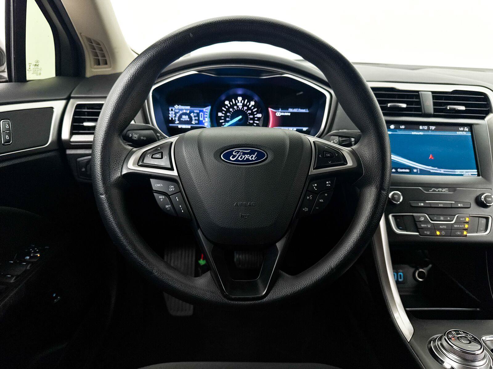 Used 2019 Ford Fusion SE FWD image 6