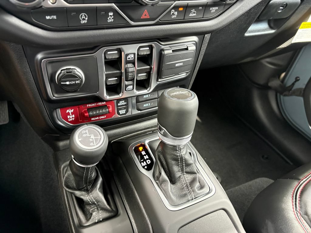 New 2026 Jeep Gladiator Rubicon w/ Safety Group AWD/4WD image 16