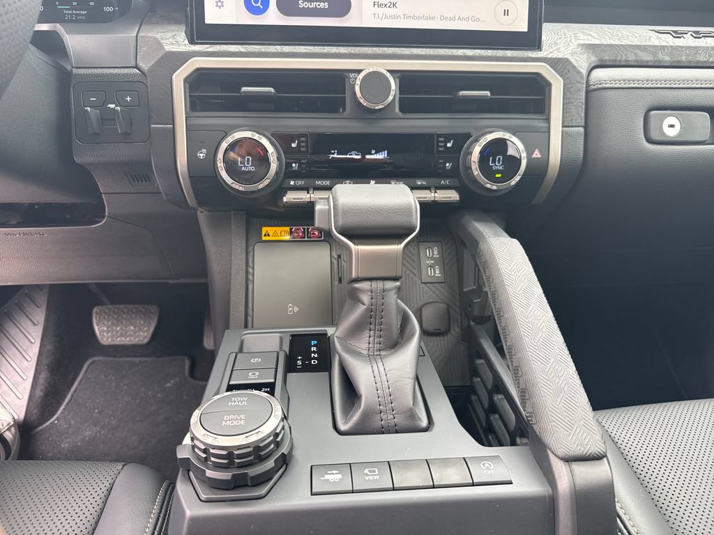 Used 2025 Toyota Tacoma Limited AWD/4WD image 37