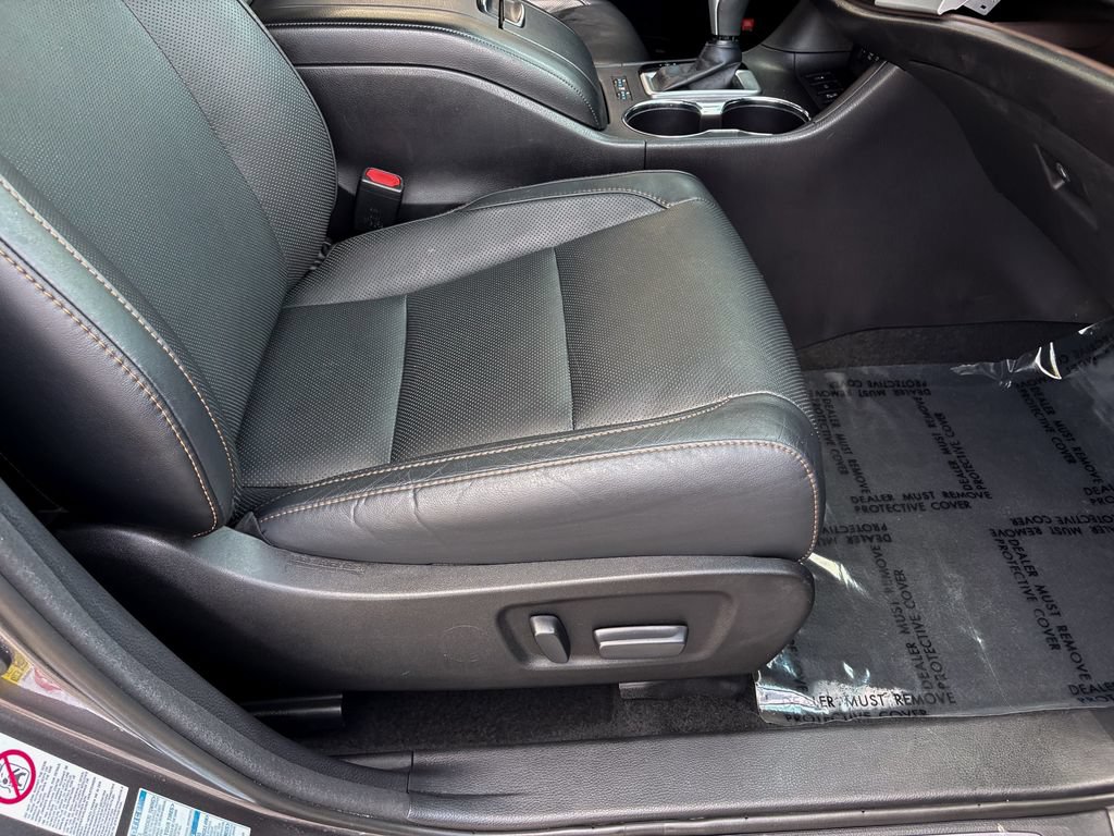 Used 2017 Toyota Highlander Limited AWD/4WD image 39