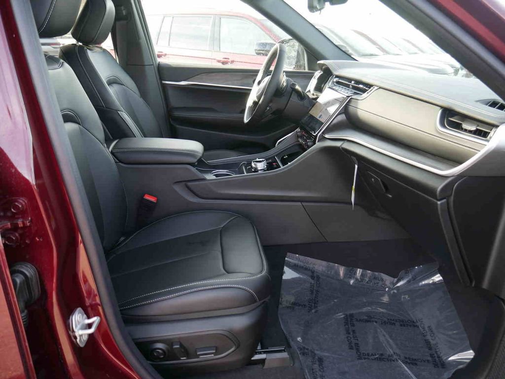 New 2025 Jeep Grand Cherokee Limited w/ Luxury Tech Group II image 24