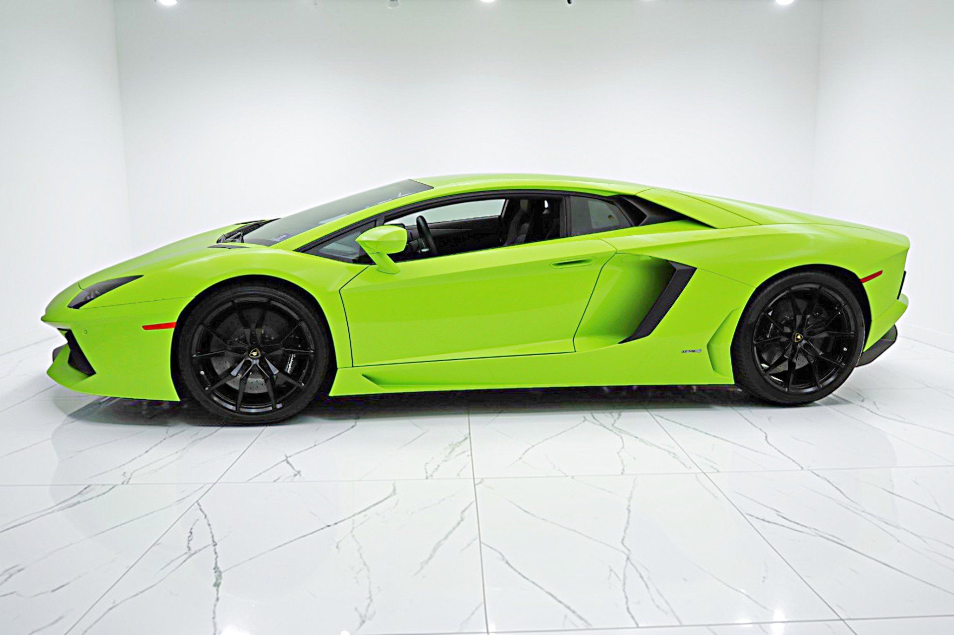 Used 2016 Lamborghini Aventador LP 700-4 image 3