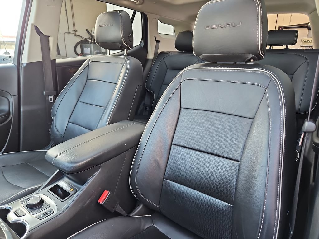 Used 2020 GMC Terrain Denali w/ Denali Premium Package AWD/4WD image 25