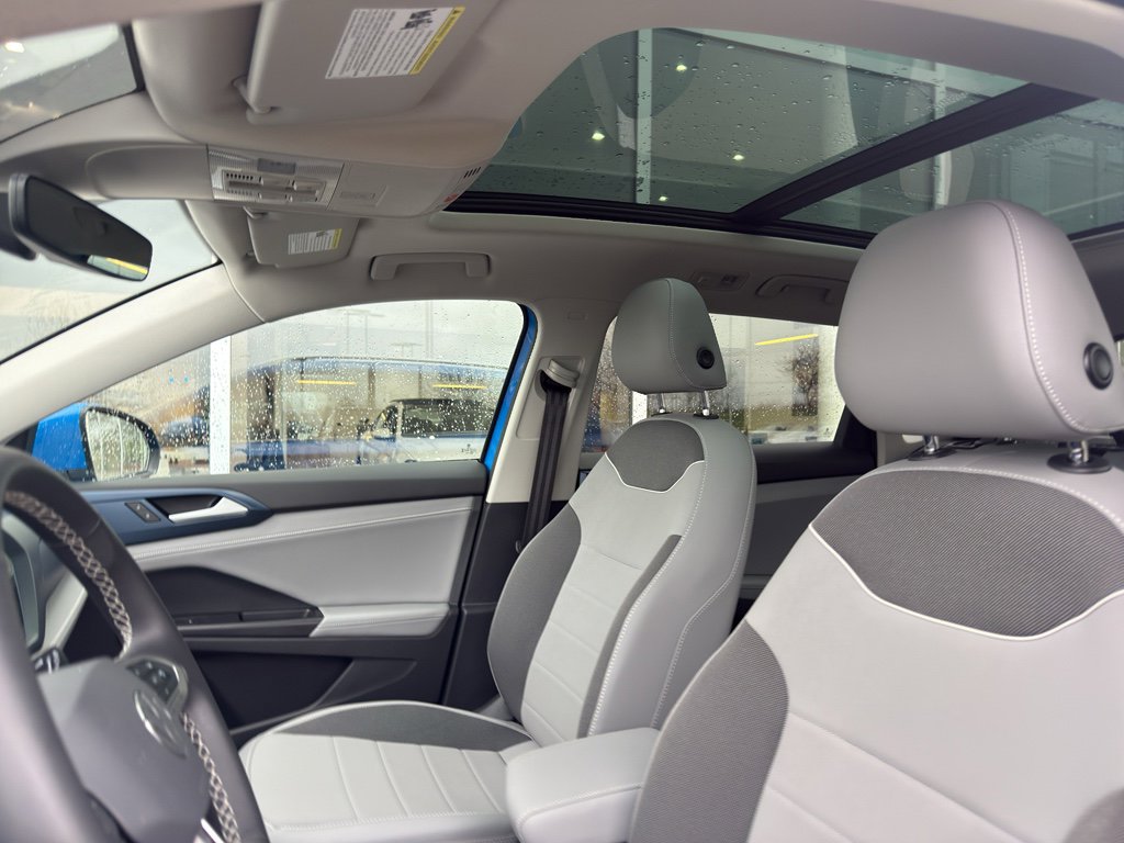 Used 2024 Volkswagen Taos SE w/ Panoramic Sunroof Package image 8