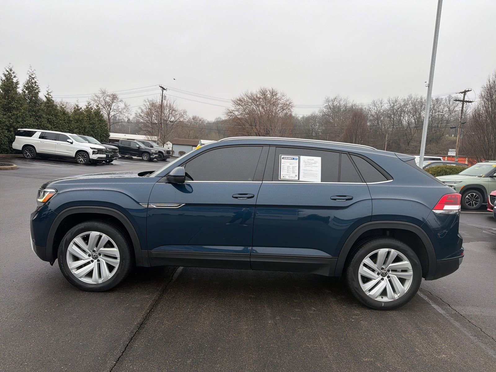 Used 2021 Volkswagen Atlas Cross Sport SE w/ Panoramic Sunroof Package AWD/4WD image 2