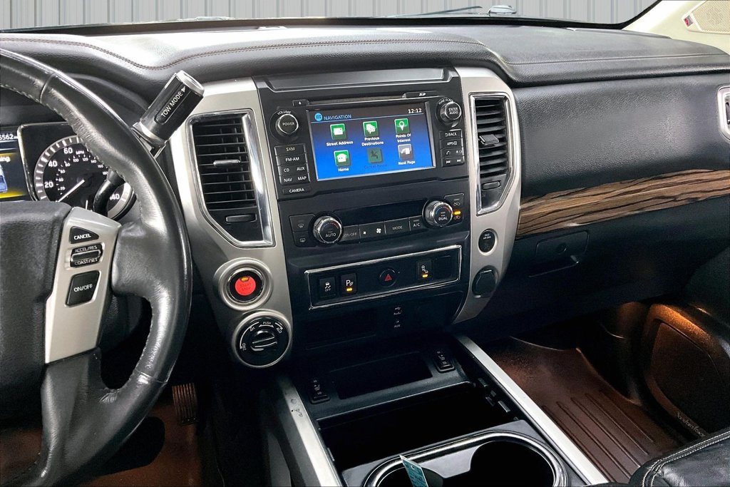 Used 2017 Nissan Titan SL AWD/4WD image 9