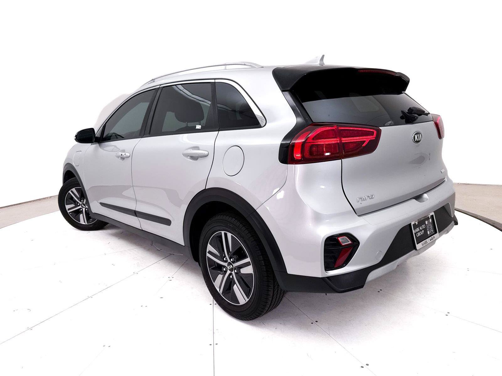 Used 2020 Kia Niro EX FWD image 2