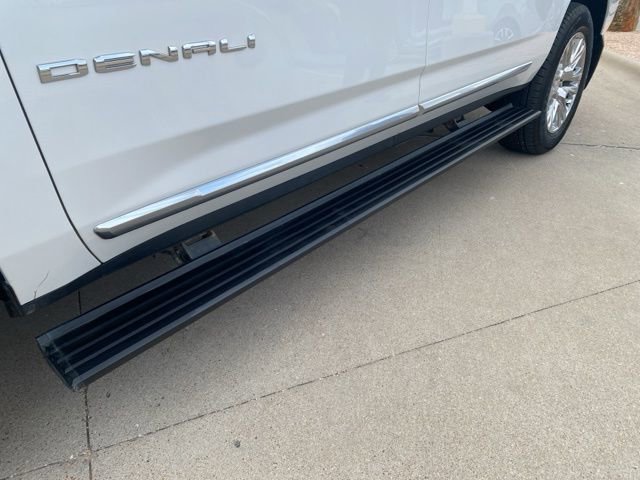 Used 2022 GMC Yukon XL Denali image 18