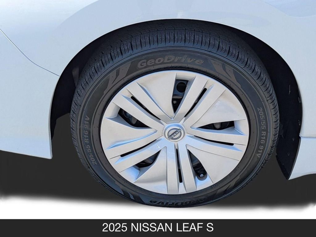 Used 2025 Nissan Leaf S FWD image 11