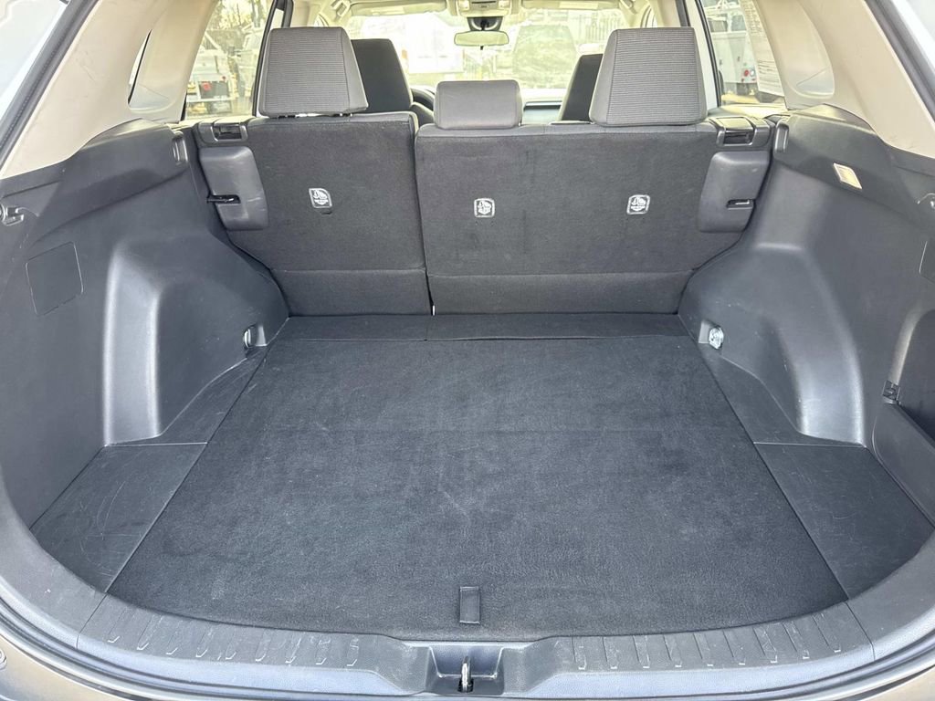 Used 2024 Toyota RAV4 LE image 9