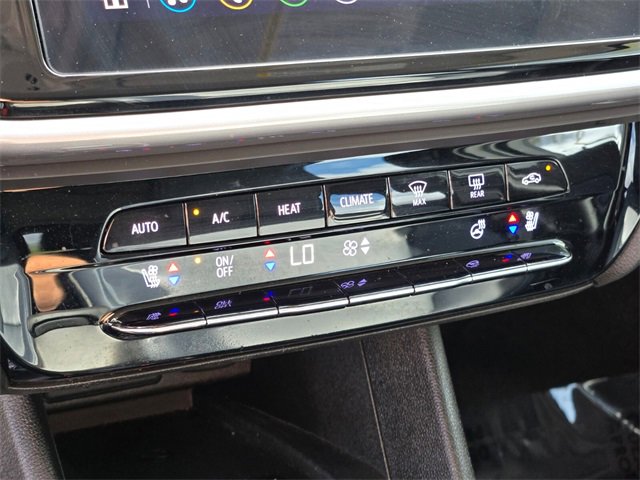 Used 2022 Chevrolet Bolt EUV LT w/ Convenience Package image 31