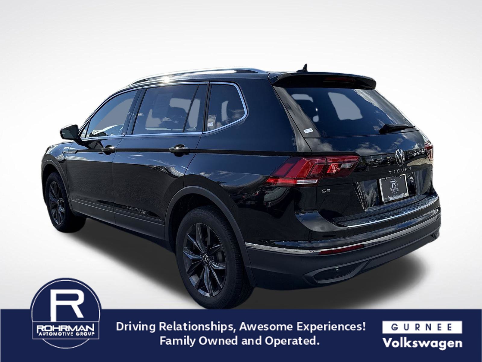 Used 2023 Volkswagen Tiguan SE w/ Panoramic Sunroof Package AWD/4WD image 7