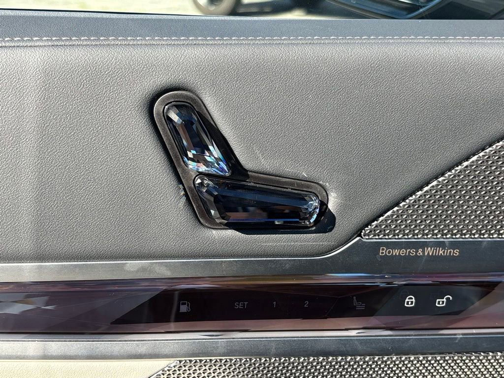 Used 2025 BMW 750e xDrive 750e xDrive w/ Premium Package image 25