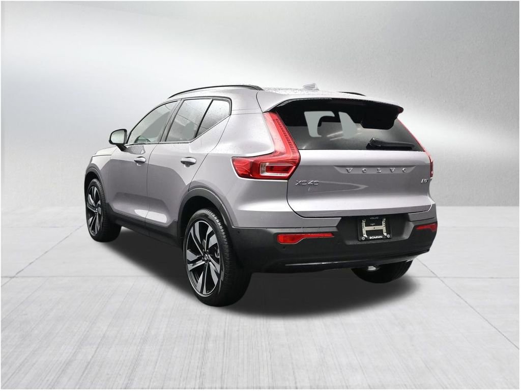 New 2026 Volvo XC40 B5 Plus AWD/4WD image 3