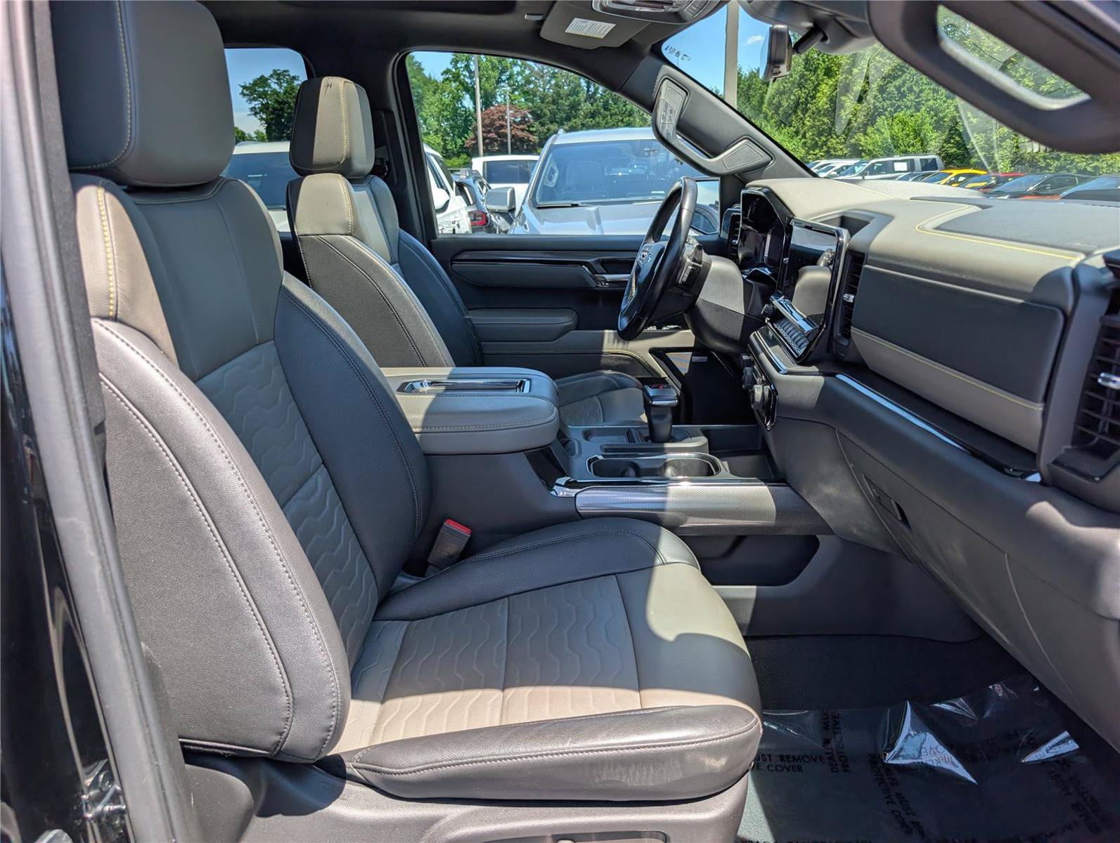Used 2022 Chevrolet Silverado 1500 ZR2 w/ Technology Package AWD/4WD image 12