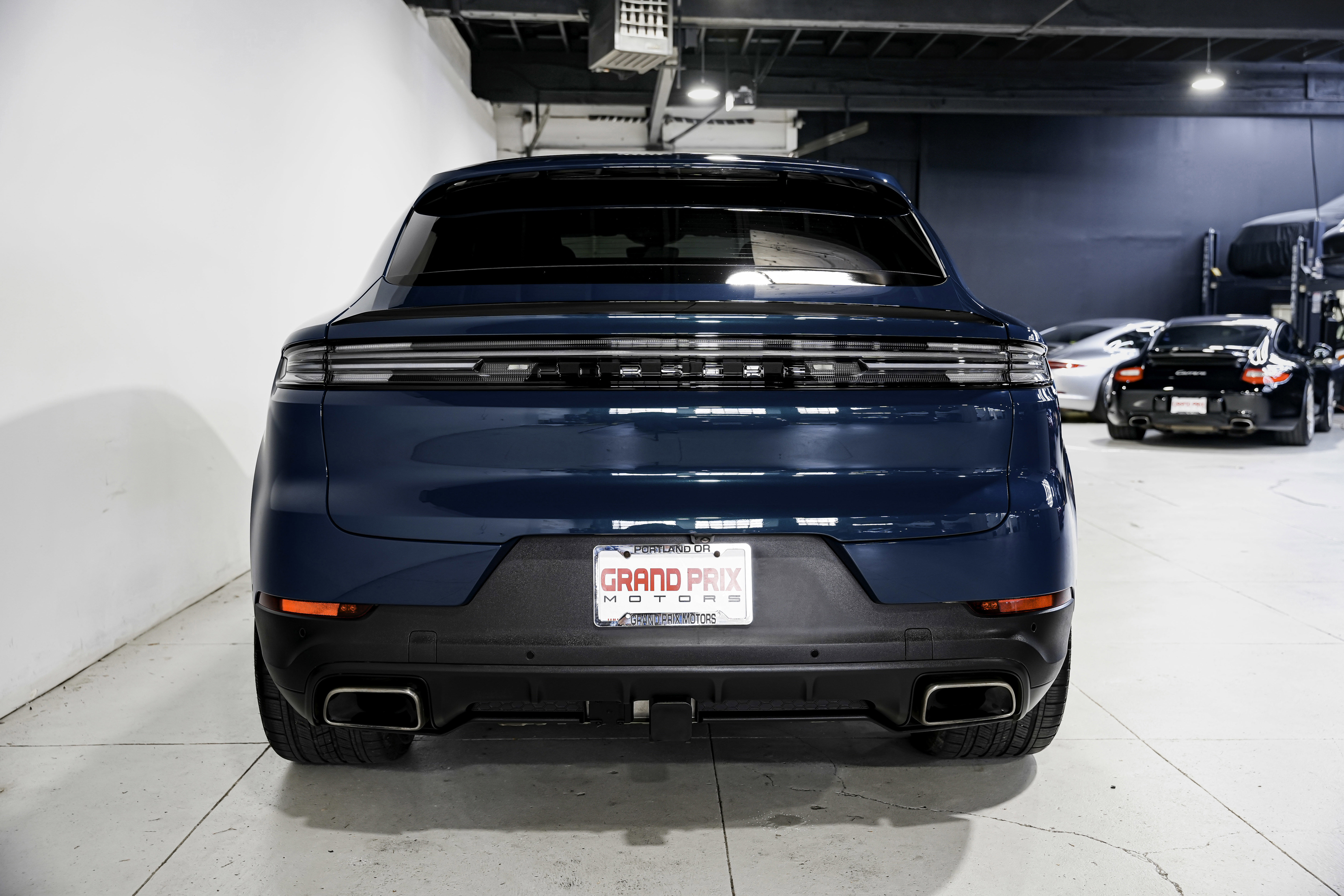 Used 2024 Porsche Cayenne Coupe image 4