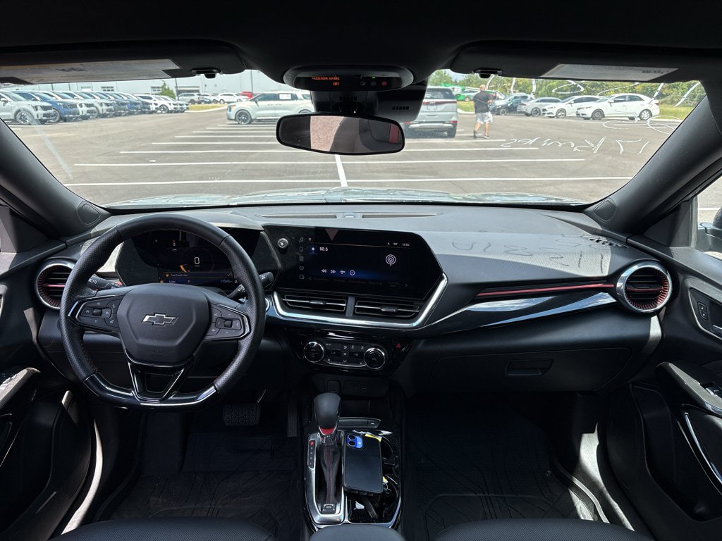 Used 2025 Chevrolet Trax RS w/ Driver Confidence Package FWD image 16