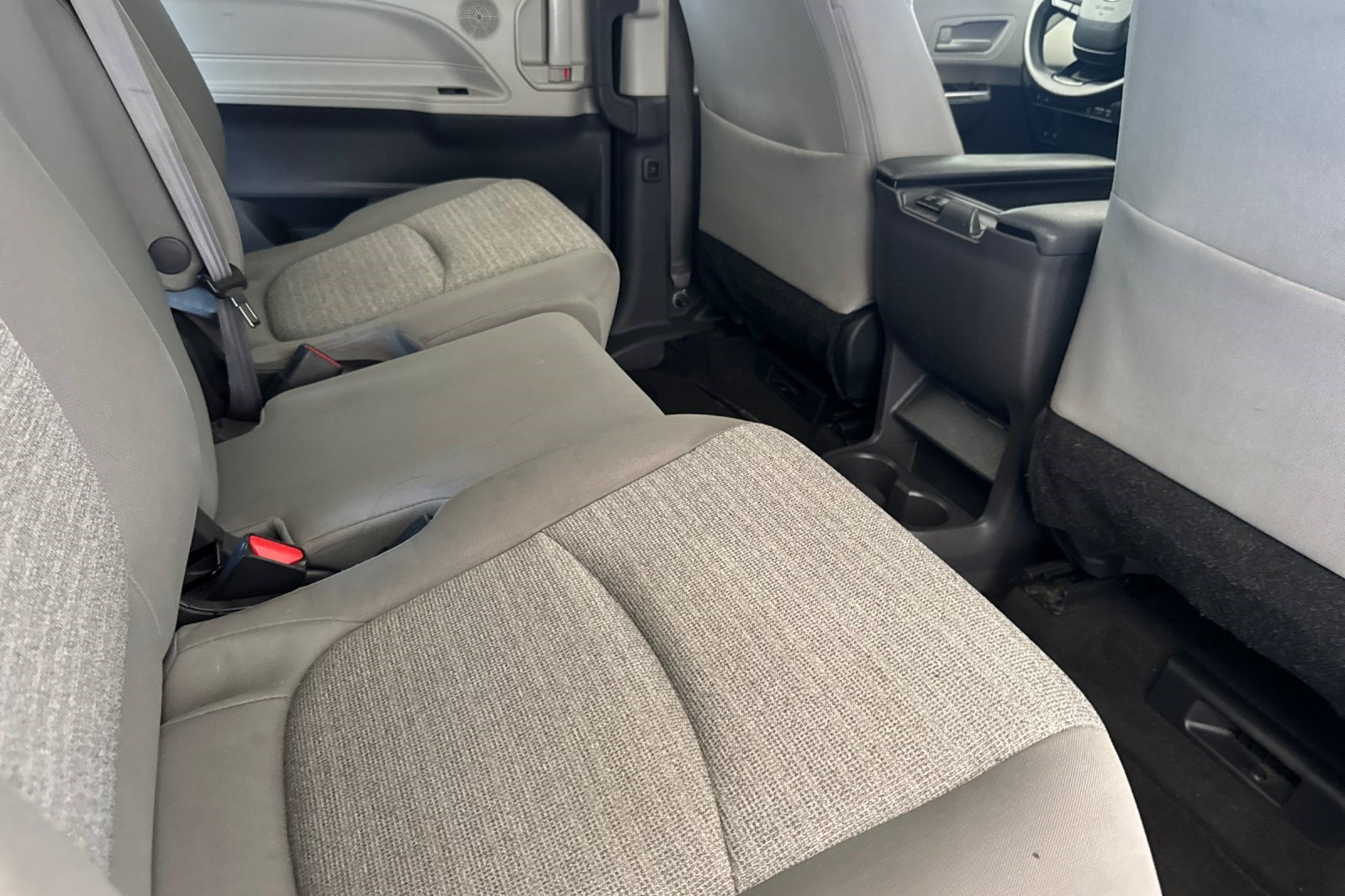 Used 2022 Toyota Sienna LE FWD image 33