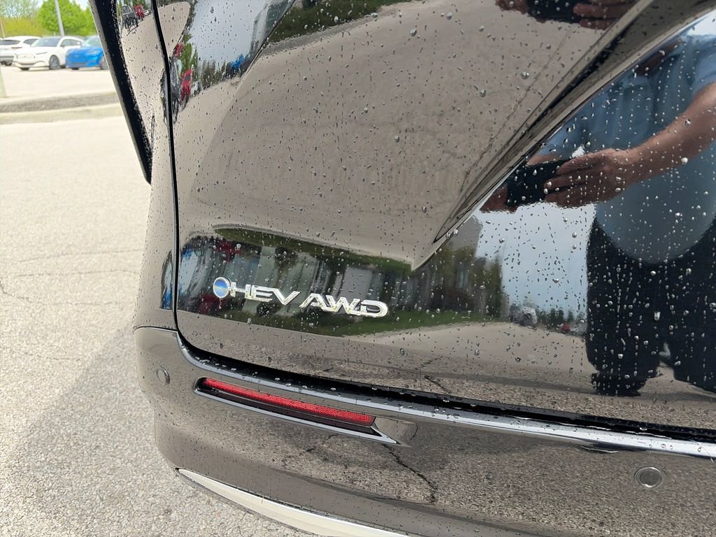 Used 2025 Toyota Sienna Platinum AWD/4WD image 7