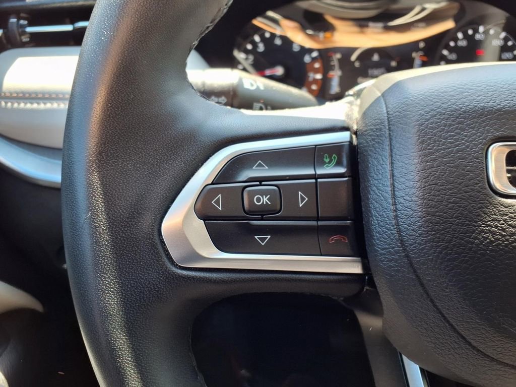 Used 2025 Jeep Compass Limited AWD/4WD image 13