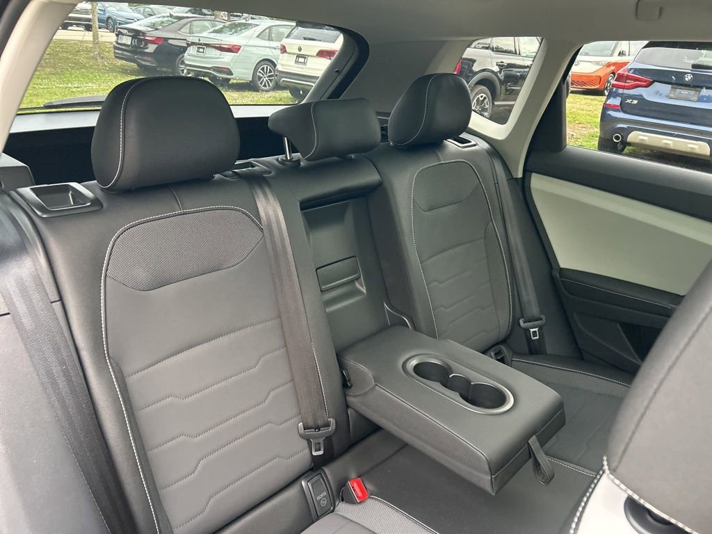 Certified 2025 Volkswagen Taos SE w/ Panoramic Sunroof Package image 50