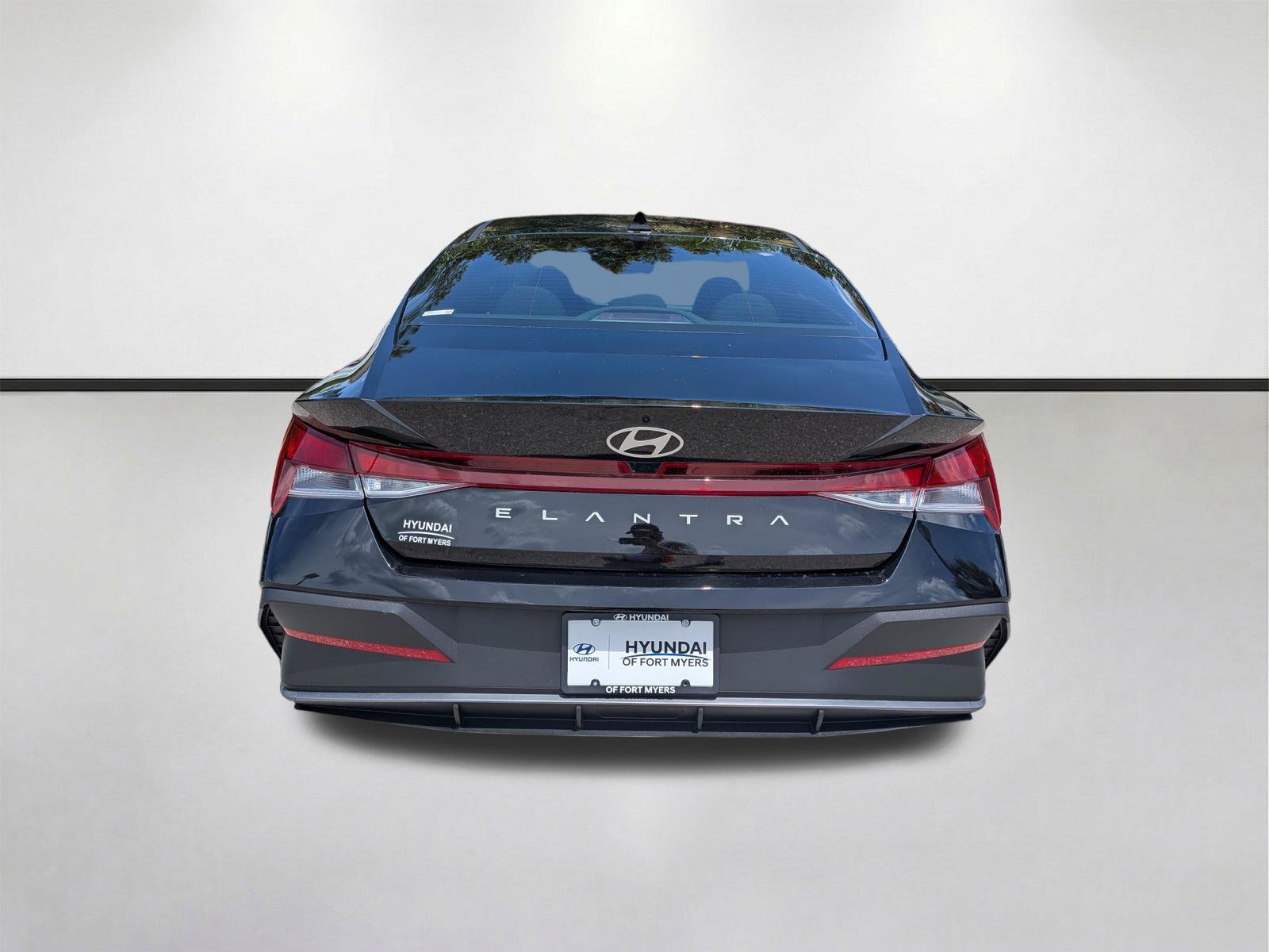 Used 2026 Hyundai Elantra SE FWD image 5