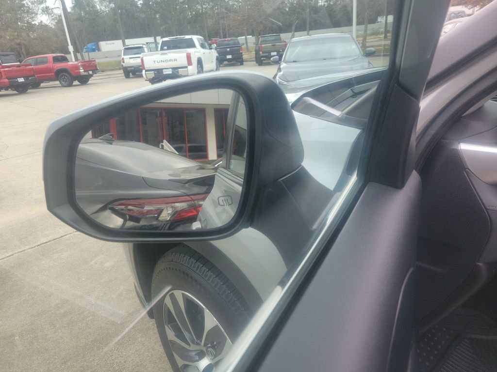 Used 2023 Toyota Highlander XLE image 12