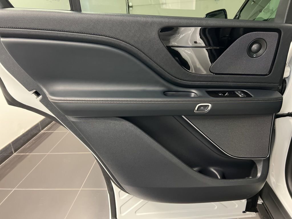 Used 2026 Lincoln Aviator AWD image 37