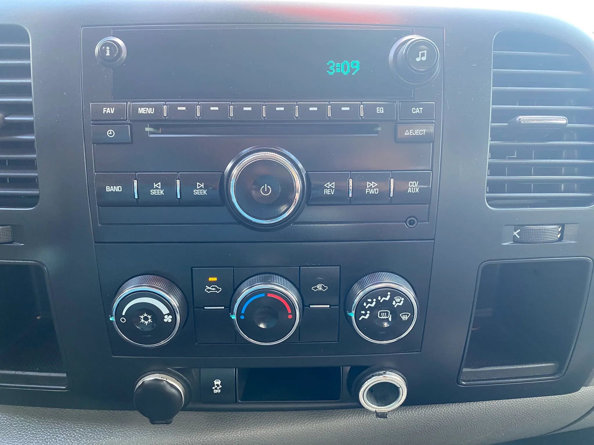 Used 2013 Chevrolet Silverado 2500 W/T AWD/4WD image 13